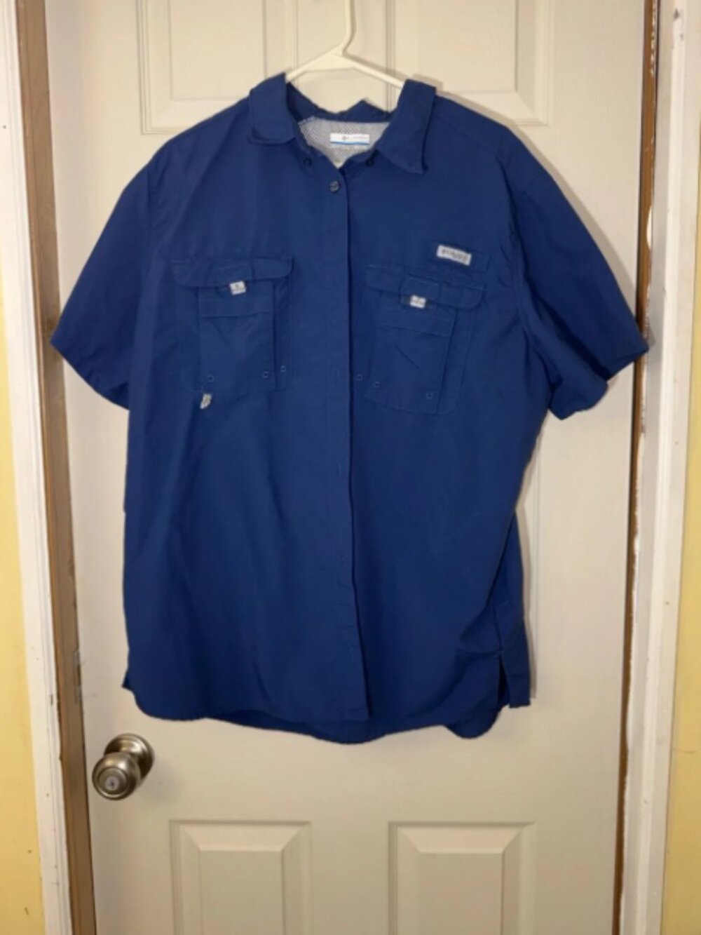 Columbia Men's Short-Sleeve Button-Down Shirt in Navy Blue